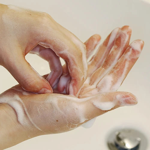 医師・スタッフの手洗い・手指消毒の徹底。