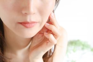 口元 たるみ シワ